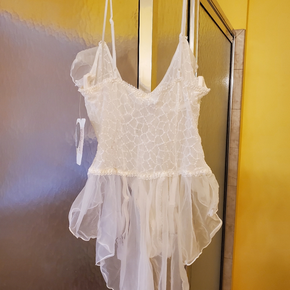 Lingerie - Picture 2 of 2